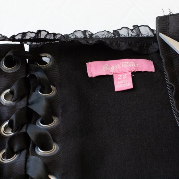 Dolls Kill Sugar Thrillz Goth Black Satin Corset Top Black Lace Straps Size 2X - Picture 6 of 6